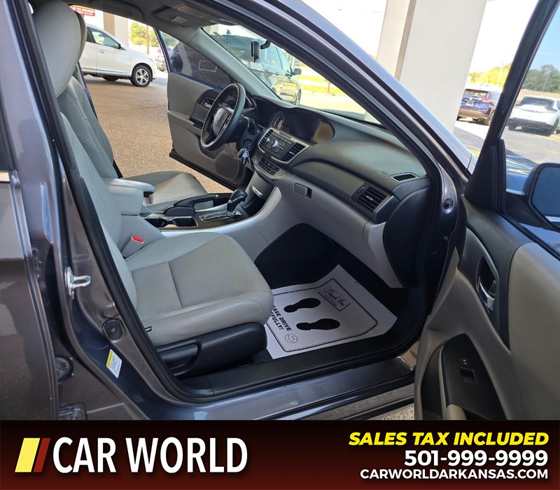 Honda Accord Sedan Vehicle Full-screen Gallery Image 11