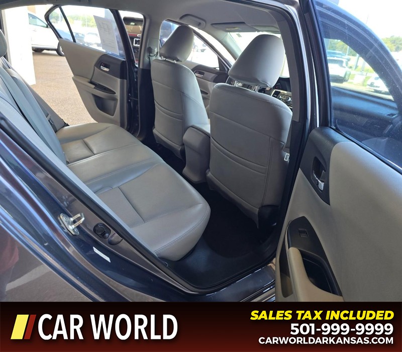 Honda Accord Sedan Vehicle Full-screen Gallery Image 12