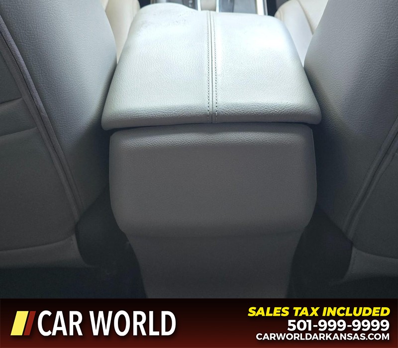 Honda Accord Sedan Vehicle Full-screen Gallery Image 19