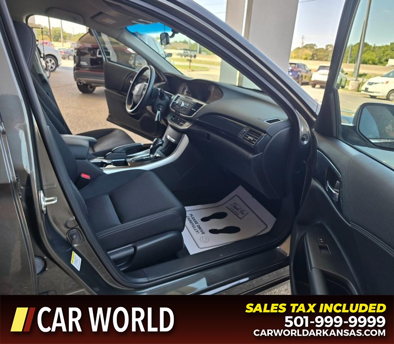 Honda Accord Sedan Vehicle Full-screen Gallery Image 10