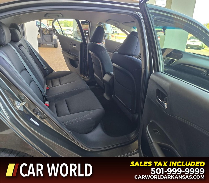 Honda Accord Sedan Vehicle Full-screen Gallery Image 11