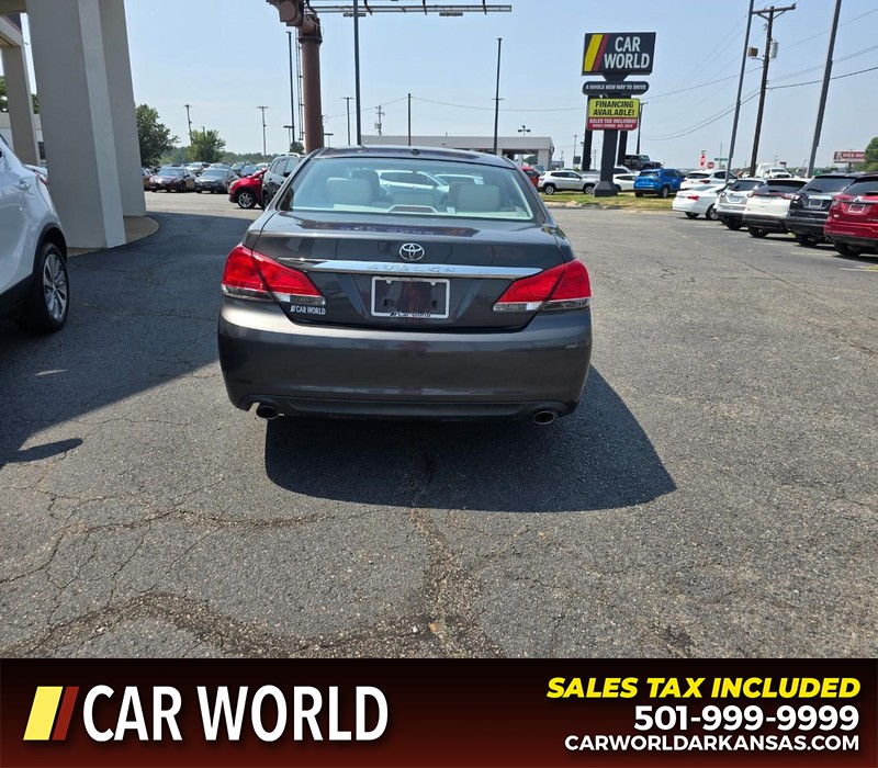 Toyota Avalon Vehicle Full-screen Gallery Image 5