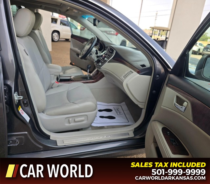 Toyota Avalon Vehicle Full-screen Gallery Image 11