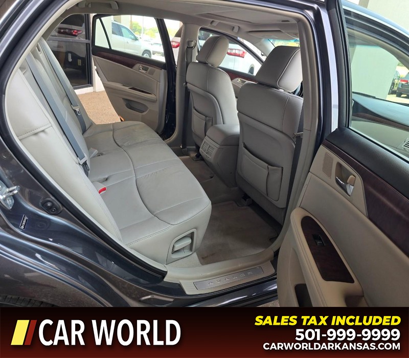 Toyota Avalon Vehicle Full-screen Gallery Image 12