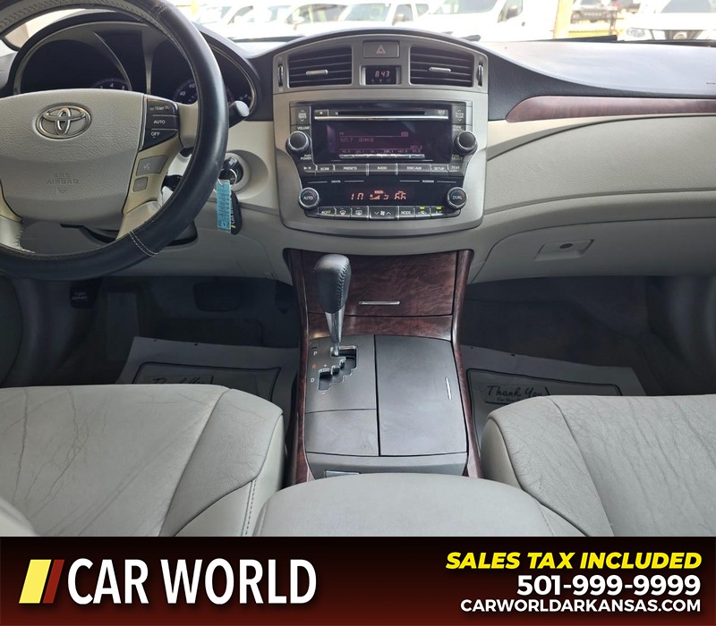 Toyota Avalon Vehicle Full-screen Gallery Image 17