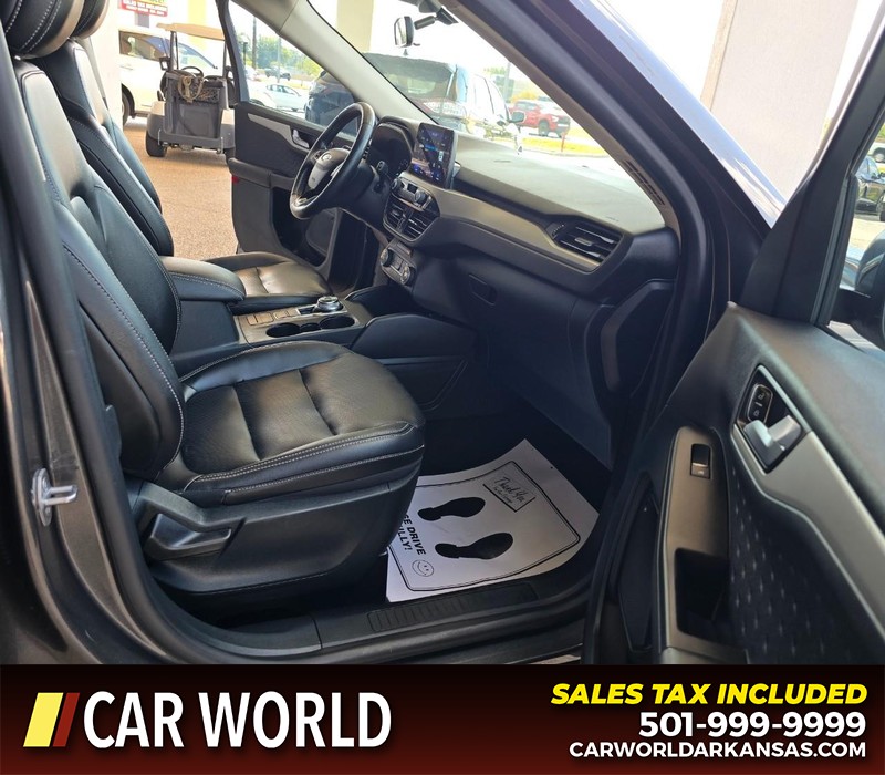 Ford Escape Vehicle Full-screen Gallery Image 12