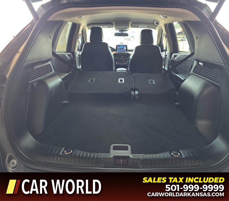 Ford Escape Vehicle Full-screen Gallery Image 15