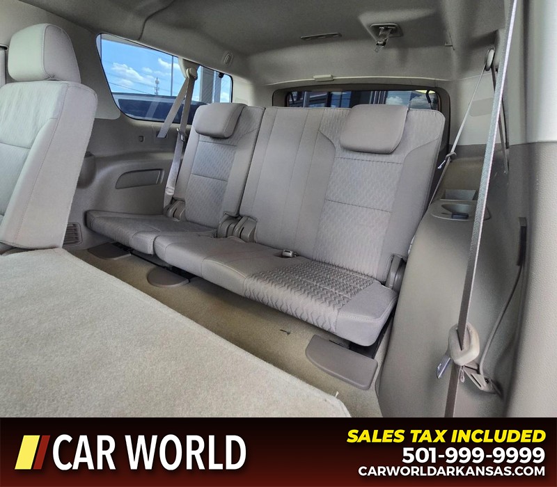 GMC Yukon XL Vehicle Full-screen Gallery Image 12