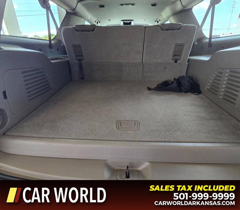 GMC Yukon XL Vehicle Full-screen Gallery Image 16