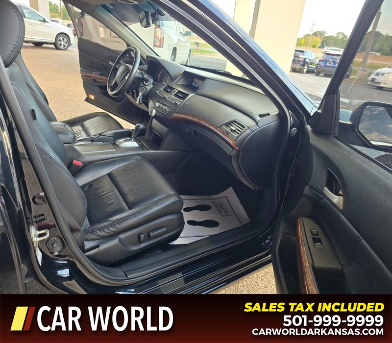 Honda Accord Sedan Vehicle Full-screen Gallery Image 11