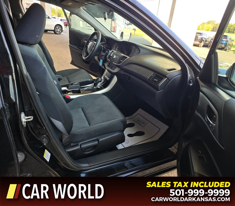 Honda Accord Sedan Vehicle Full-screen Gallery Image 11
