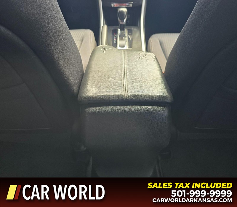 Honda Accord Sedan Vehicle Full-screen Gallery Image 18
