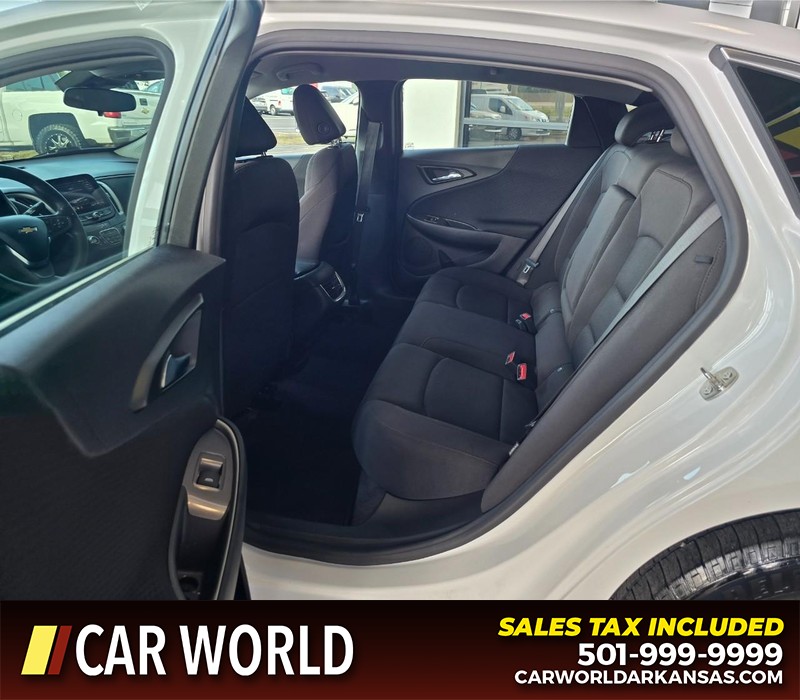 Chevrolet Malibu Vehicle Full-screen Gallery Image 10