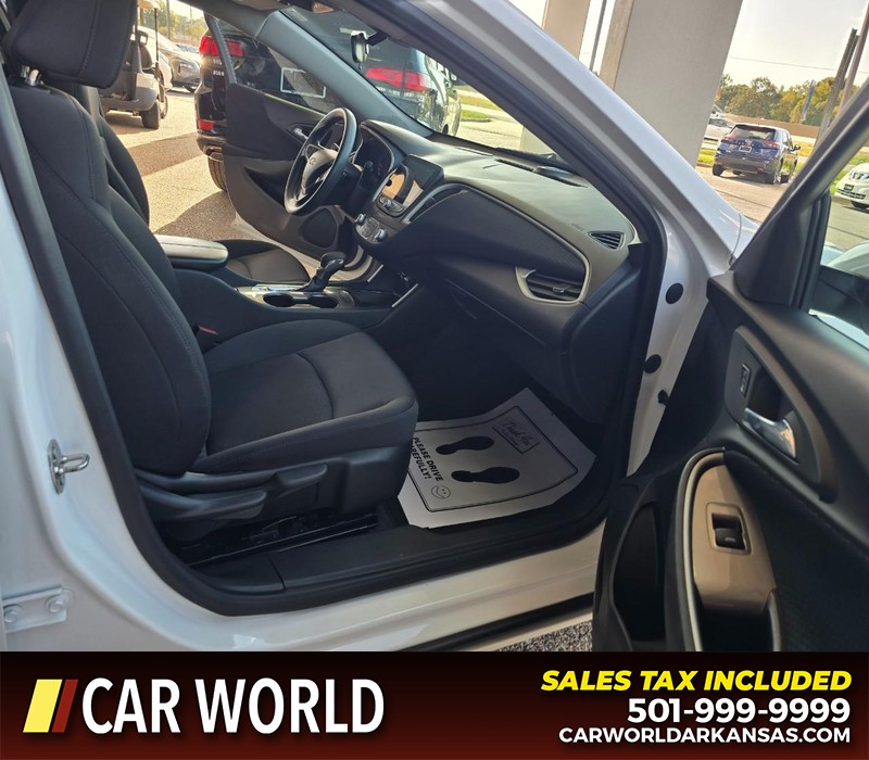 Chevrolet Malibu Vehicle Full-screen Gallery Image 11