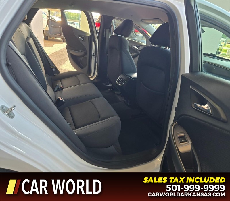 Chevrolet Malibu Vehicle Full-screen Gallery Image 12