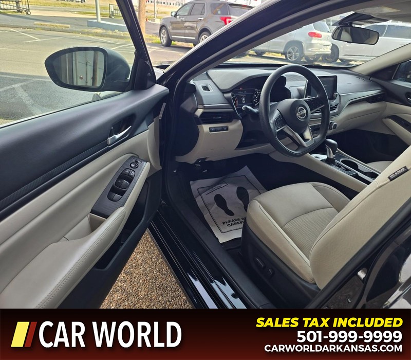 Nissan Altima Vehicle Full-screen Gallery Image 7