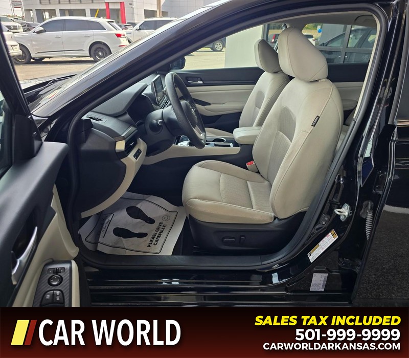 Nissan Altima Vehicle Full-screen Gallery Image 8