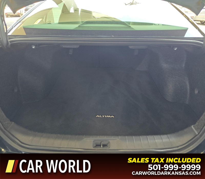 Nissan Altima Vehicle Full-screen Gallery Image 13