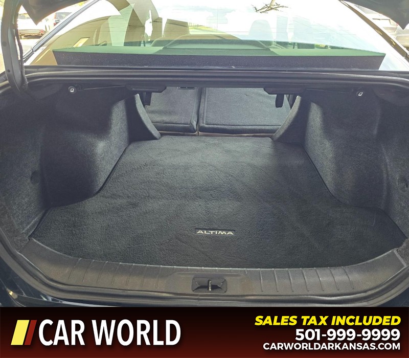 Nissan Altima Vehicle Full-screen Gallery Image 14