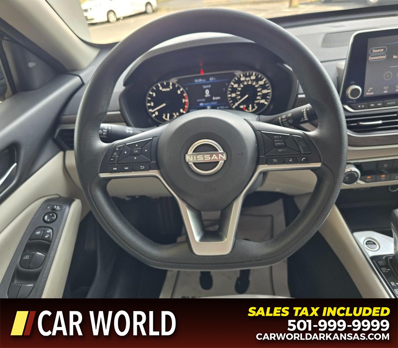 Nissan Altima Vehicle Full-screen Gallery Image 15