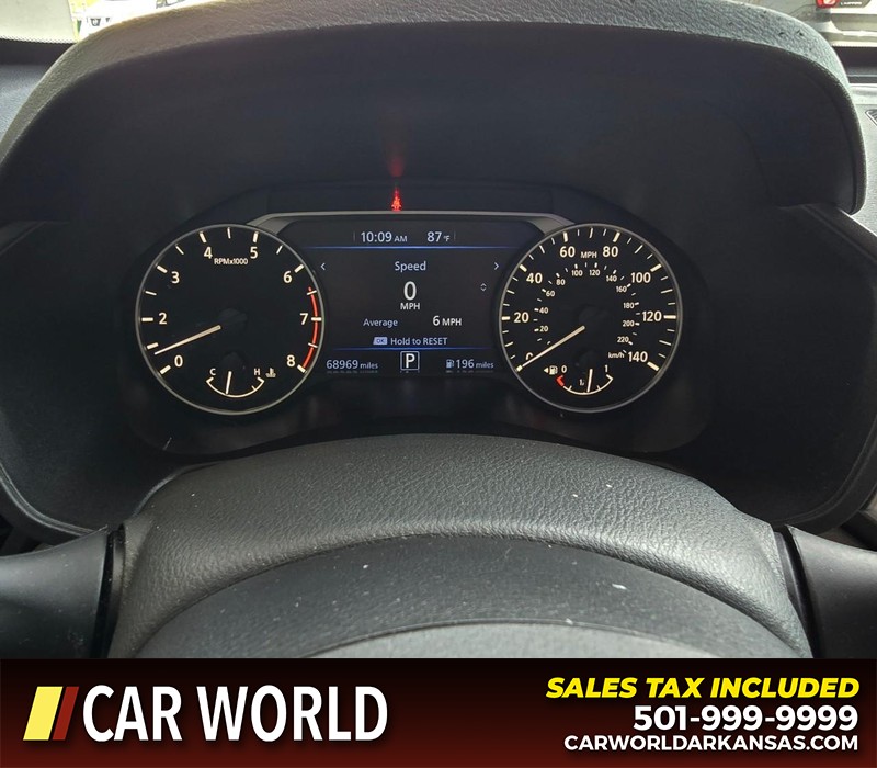 Nissan Altima Vehicle Full-screen Gallery Image 17
