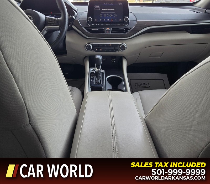 Nissan Altima Vehicle Full-screen Gallery Image 18