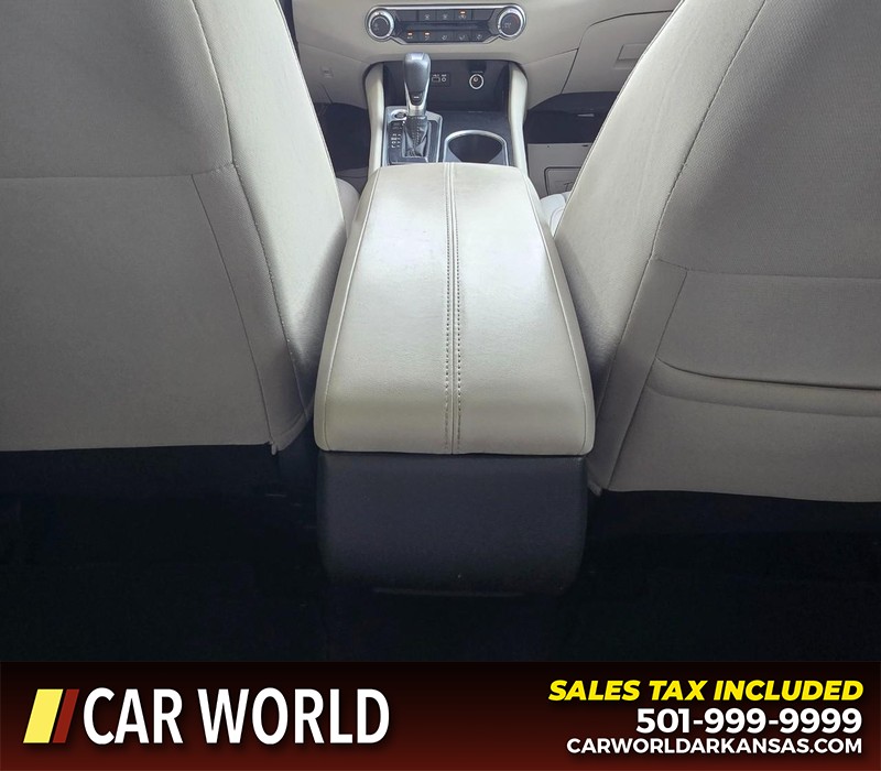 Nissan Altima Vehicle Full-screen Gallery Image 19