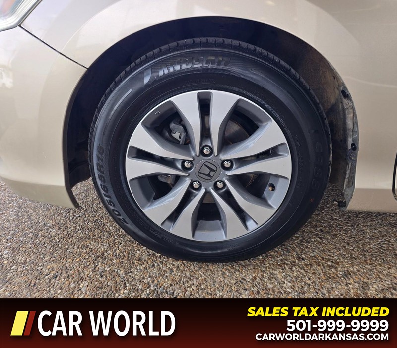 Honda Accord Sedan Vehicle Full-screen Gallery Image 6
