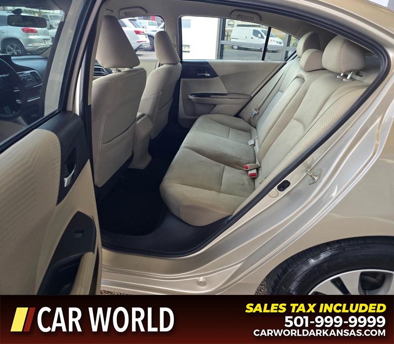 Honda Accord Sedan Vehicle Full-screen Gallery Image 10