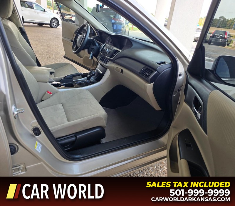 Honda Accord Sedan Vehicle Full-screen Gallery Image 11