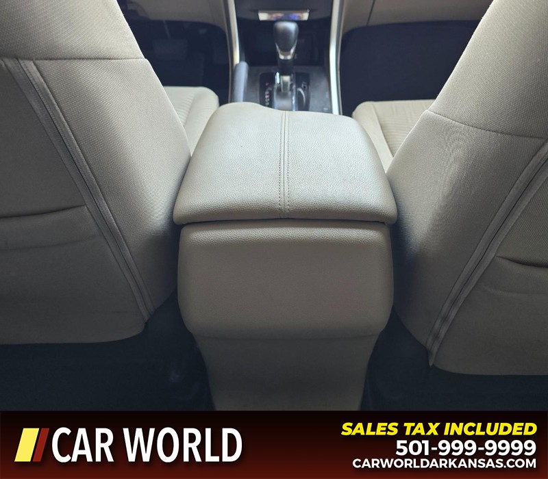 Honda Accord Sedan Vehicle Full-screen Gallery Image 18