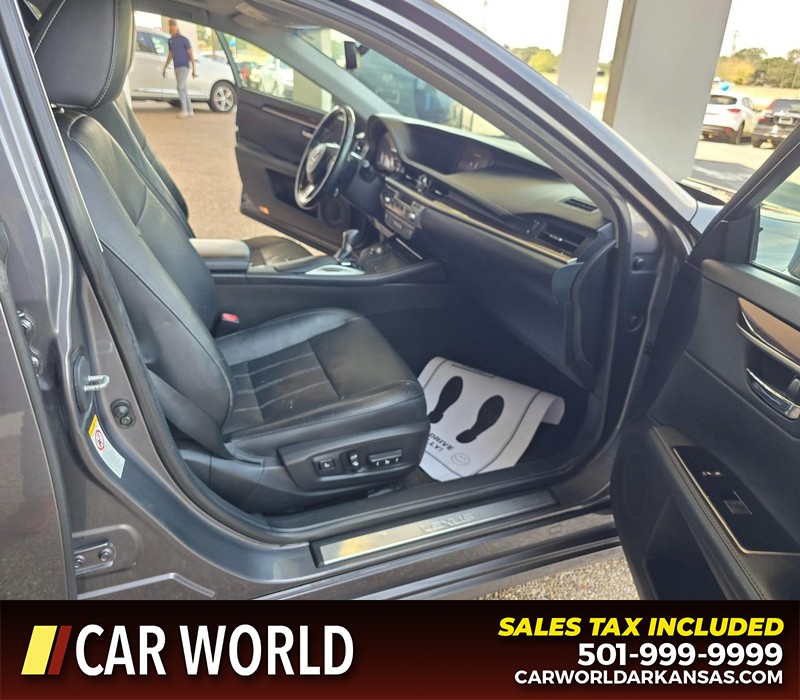 Lexus ES 350 Vehicle Full-screen Gallery Image 11