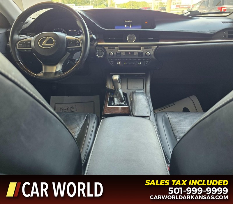 Lexus ES 350 Vehicle Full-screen Gallery Image 17