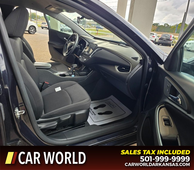 Chevrolet Malibu Vehicle Full-screen Gallery Image 11