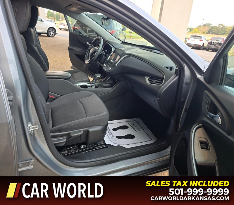 Chevrolet Malibu Vehicle Full-screen Gallery Image 11