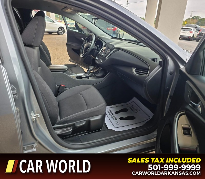 Chevrolet Malibu Vehicle Full-screen Gallery Image 11