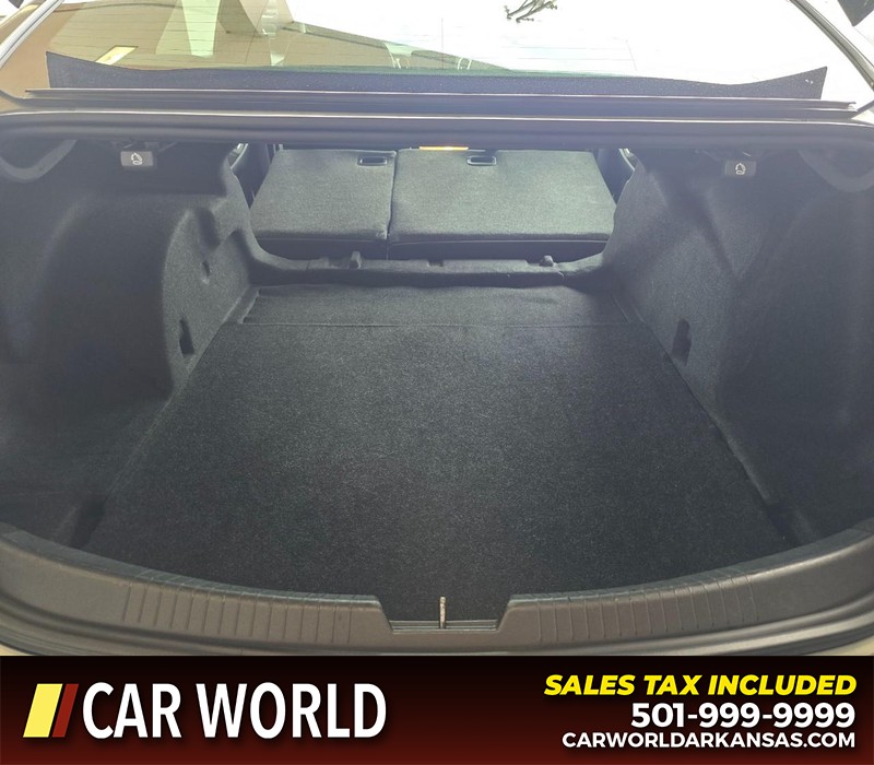 Chevrolet Malibu Vehicle Full-screen Gallery Image 14