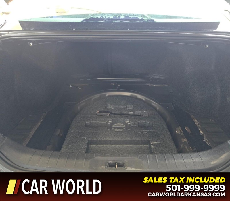 Nissan Altima Vehicle Full-screen Gallery Image 13