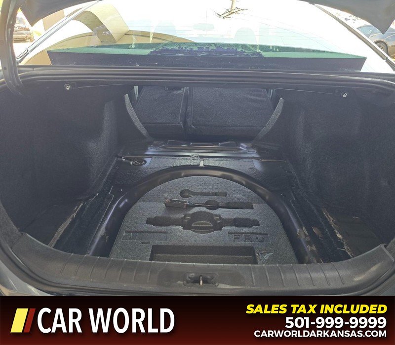Nissan Altima Vehicle Full-screen Gallery Image 14
