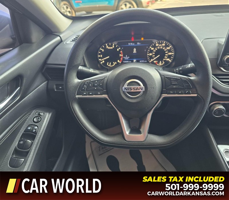 Nissan Altima Vehicle Full-screen Gallery Image 15