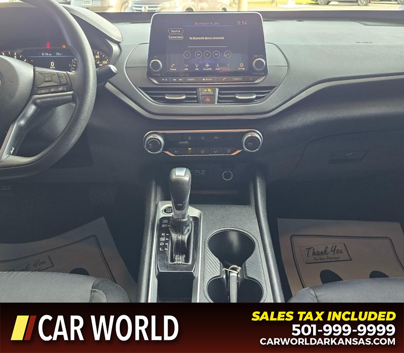 Nissan Altima Vehicle Full-screen Gallery Image 18