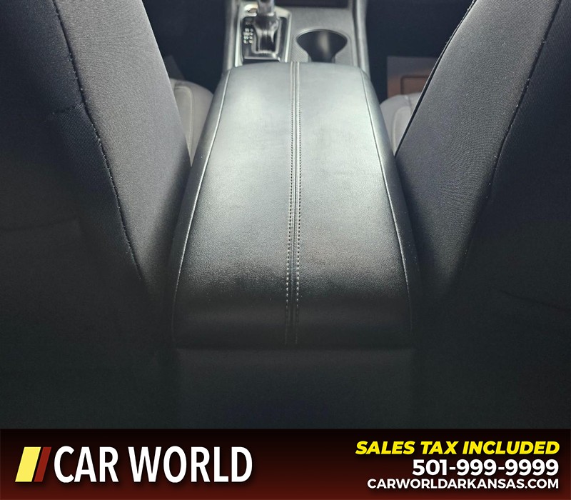Nissan Altima Vehicle Full-screen Gallery Image 19
