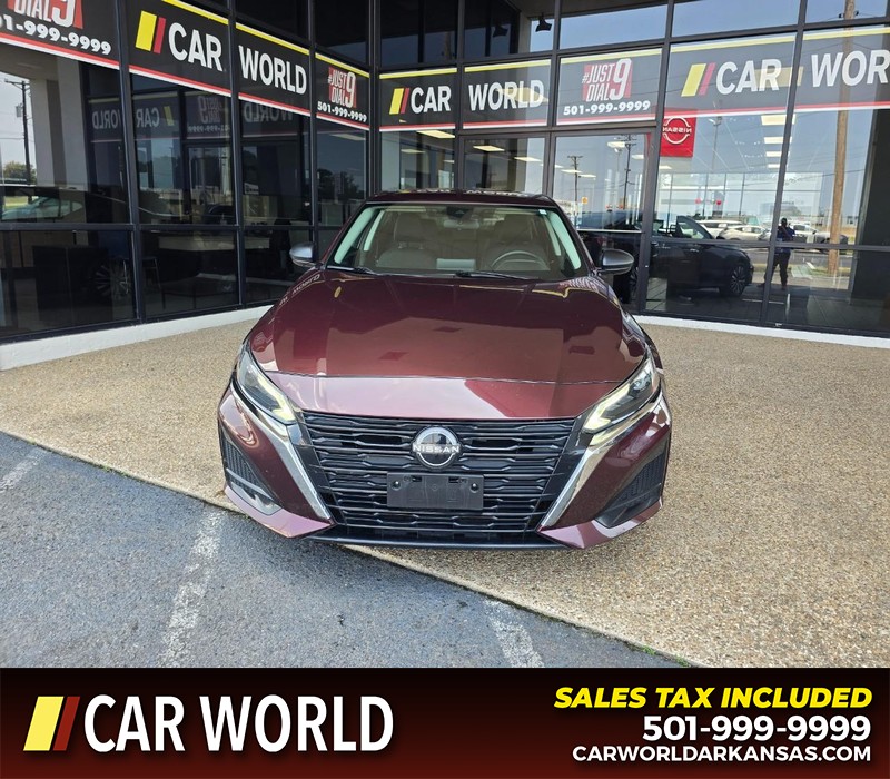 Nissan Altima Vehicle Full-screen Gallery Image 2