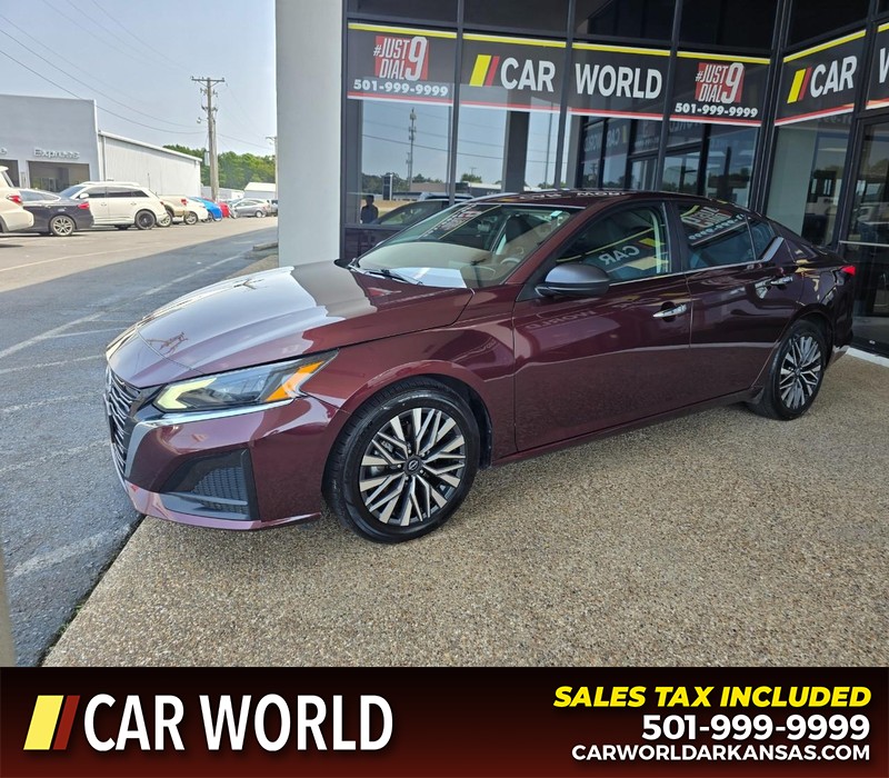 Nissan Altima Vehicle Full-screen Gallery Image 3