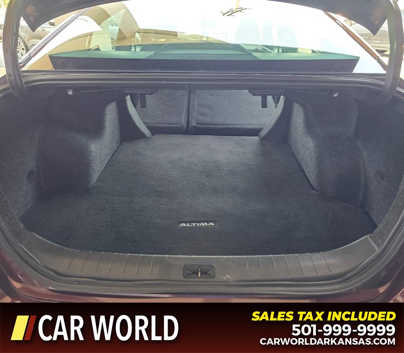 Nissan Altima Vehicle Full-screen Gallery Image 14
