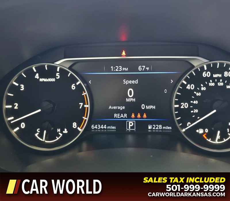 Nissan Altima Vehicle Full-screen Gallery Image 16