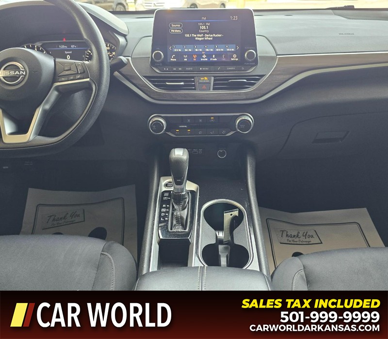Nissan Altima Vehicle Full-screen Gallery Image 18