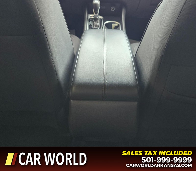 Nissan Altima Vehicle Full-screen Gallery Image 19