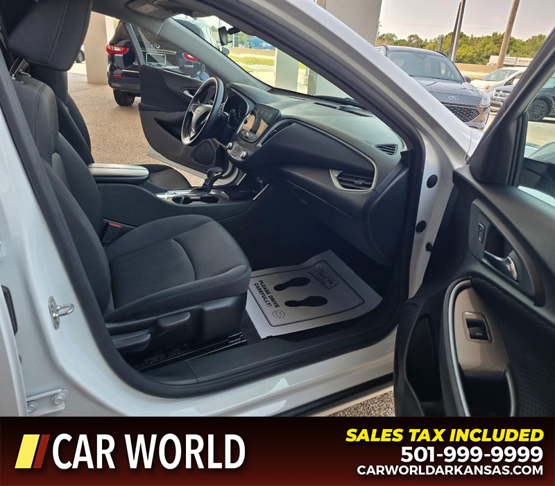 Chevrolet Malibu Vehicle Full-screen Gallery Image 11