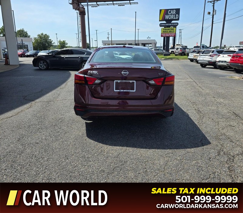 Nissan Altima Vehicle Full-screen Gallery Image 5